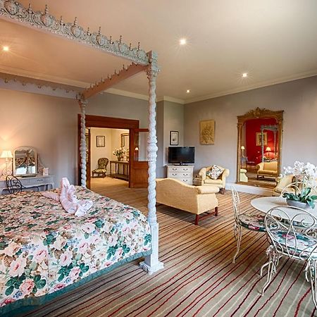 Miskin Manor Hotel Хензол Экстерьер фото