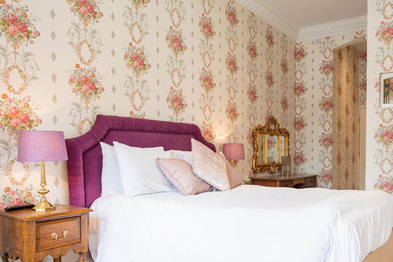 Miskin Manor Hotel Хензол Экстерьер фото