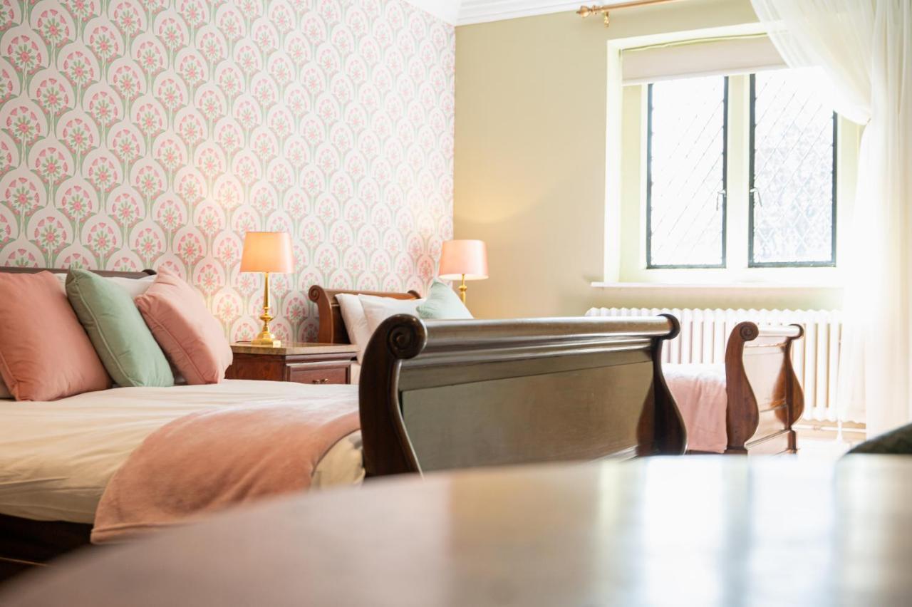 Miskin Manor Hotel Хензол Экстерьер фото