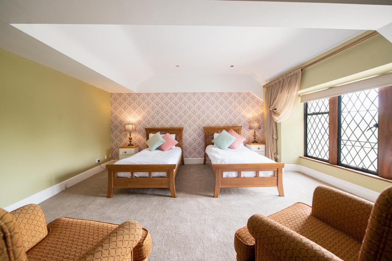 Miskin Manor Hotel Хензол Экстерьер фото