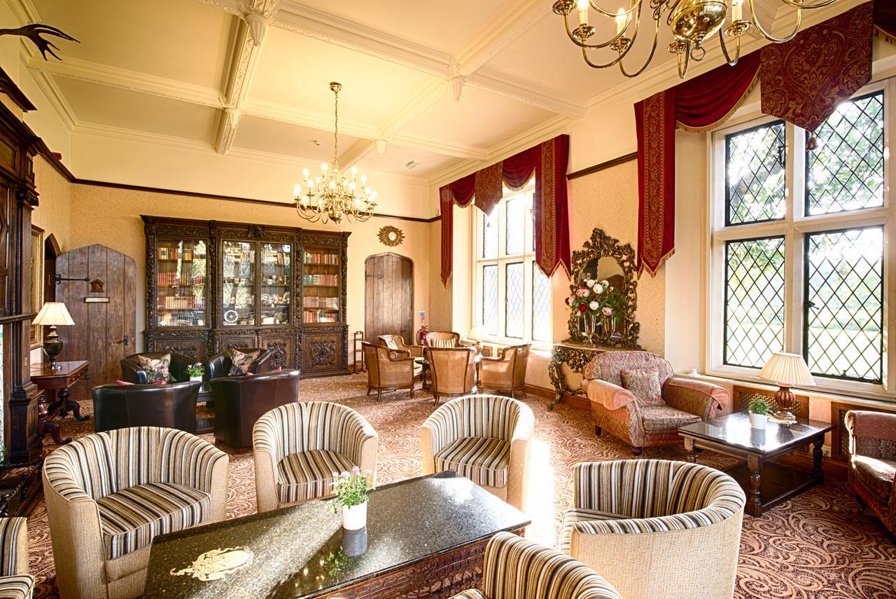 Miskin Manor Hotel Хензол Экстерьер фото