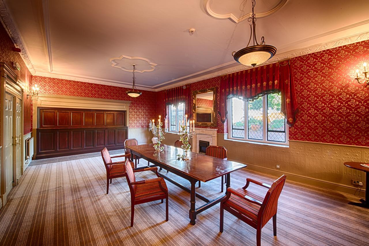Miskin Manor Hotel Хензол Экстерьер фото