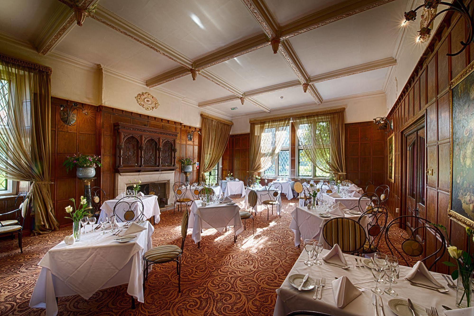 Miskin Manor Hotel Хензол Экстерьер фото