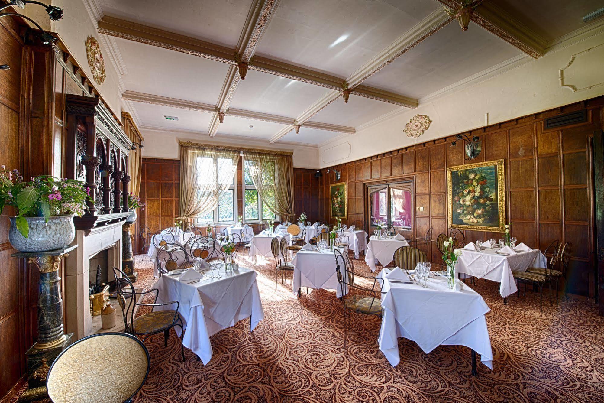 Miskin Manor Hotel Хензол Экстерьер фото