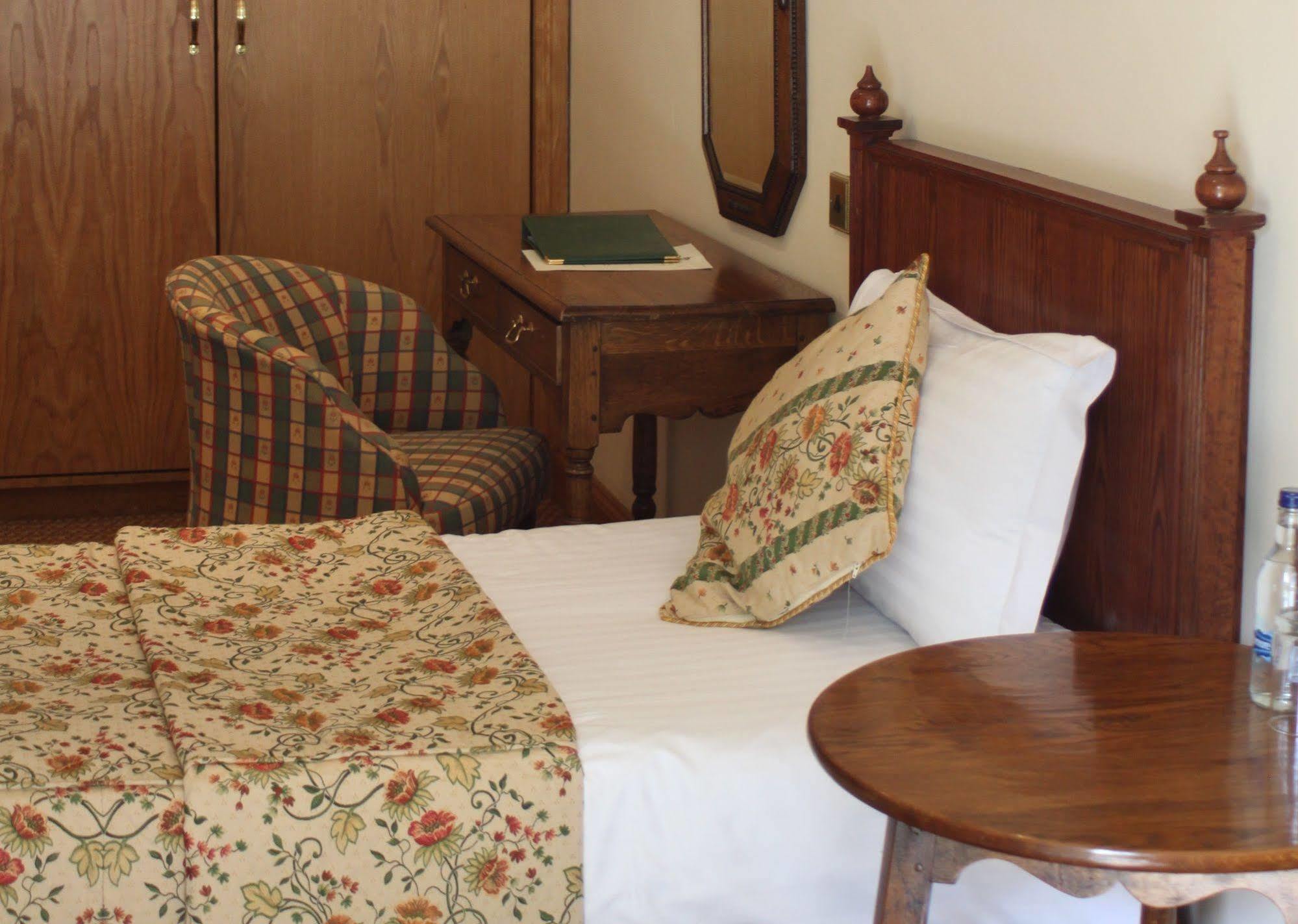 Miskin Manor Hotel Хензол Экстерьер фото