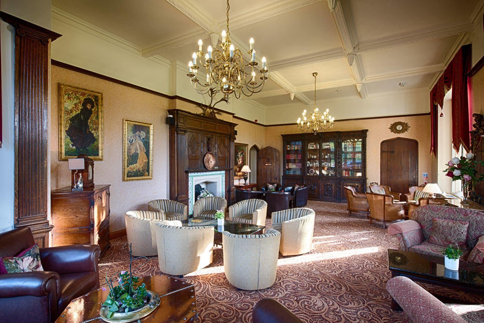 Miskin Manor Hotel Хензол Экстерьер фото