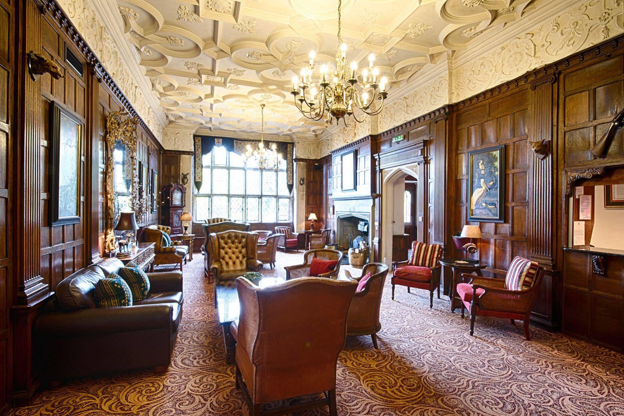 Miskin Manor Hotel Хензол Экстерьер фото