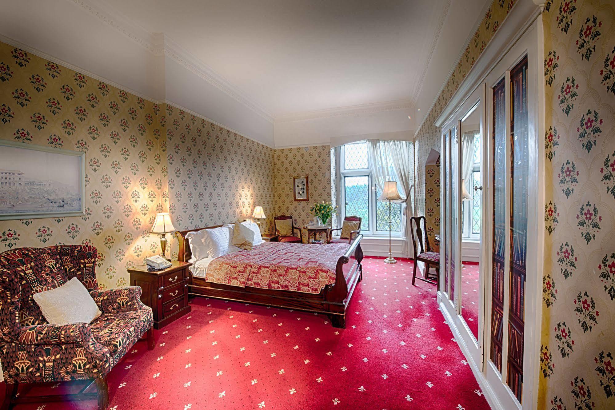 Miskin Manor Hotel Хензол Экстерьер фото