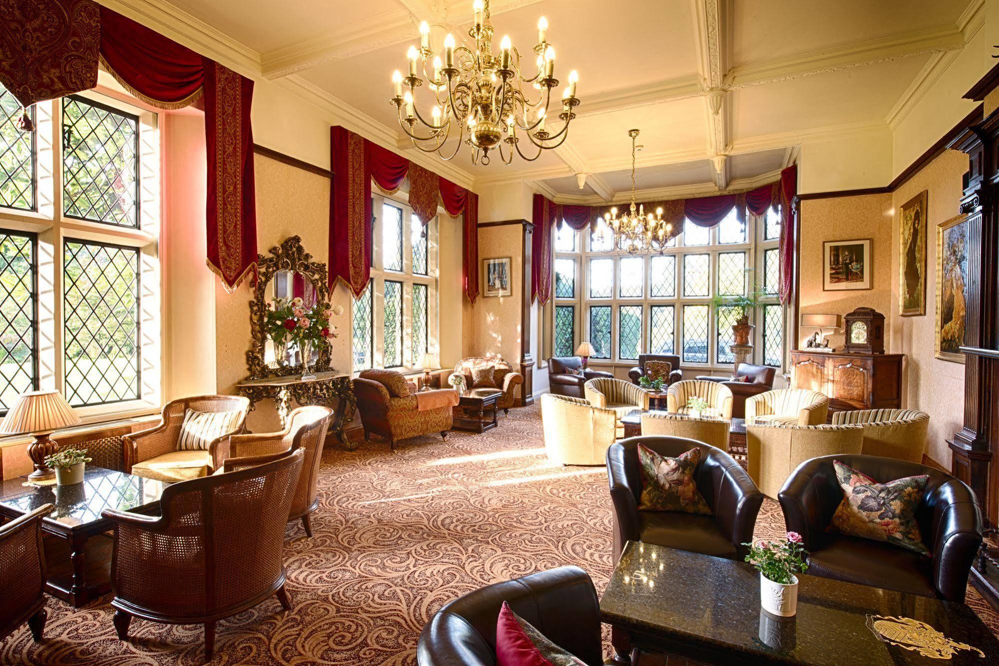 Miskin Manor Hotel Хензол Экстерьер фото