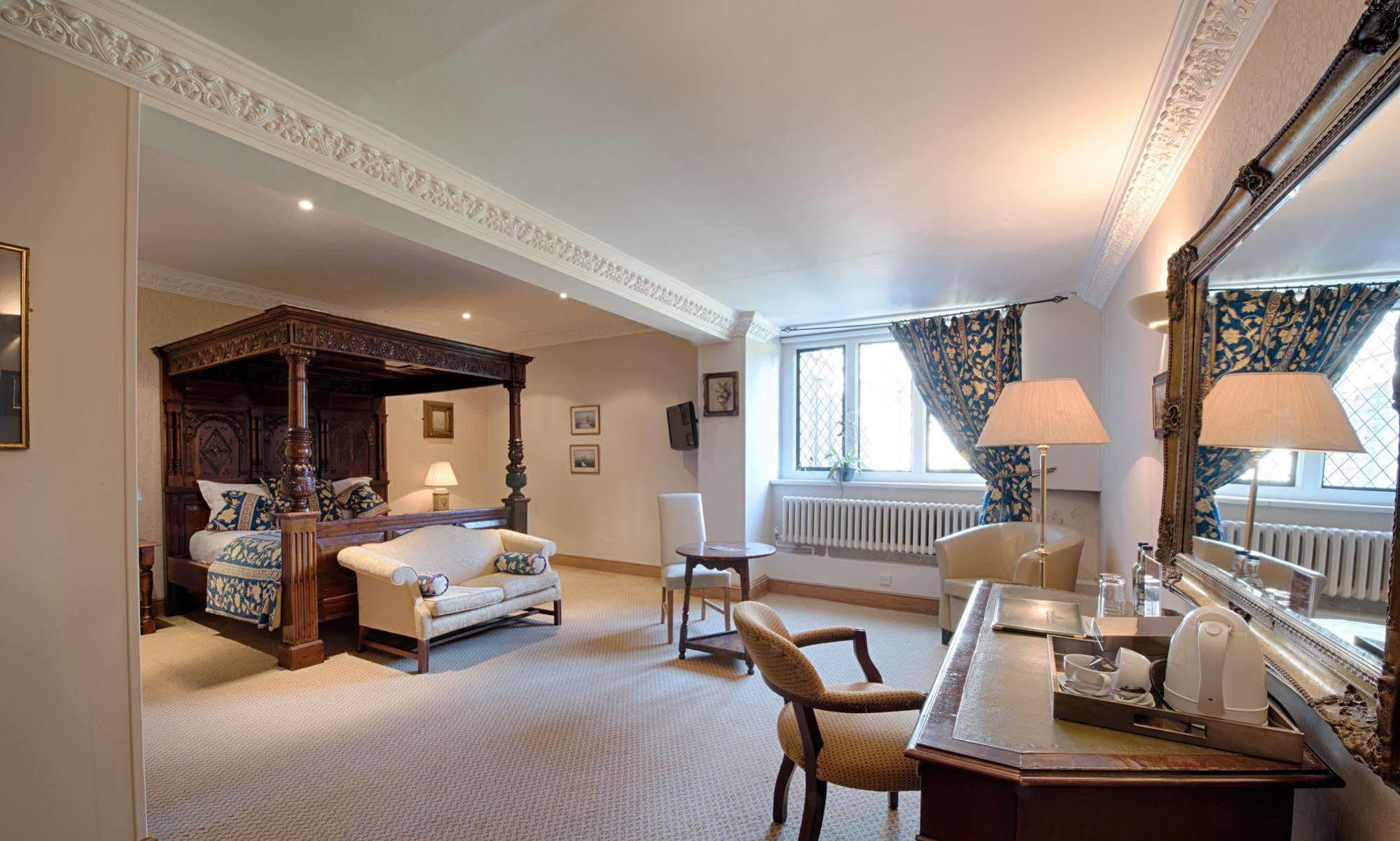 Miskin Manor Hotel Хензол Экстерьер фото