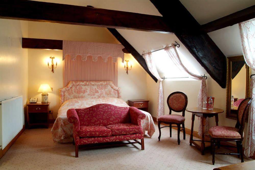 Miskin Manor Hotel Хензол Экстерьер фото