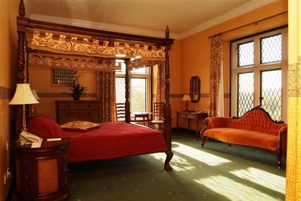 Miskin Manor Hotel Хензол Экстерьер фото