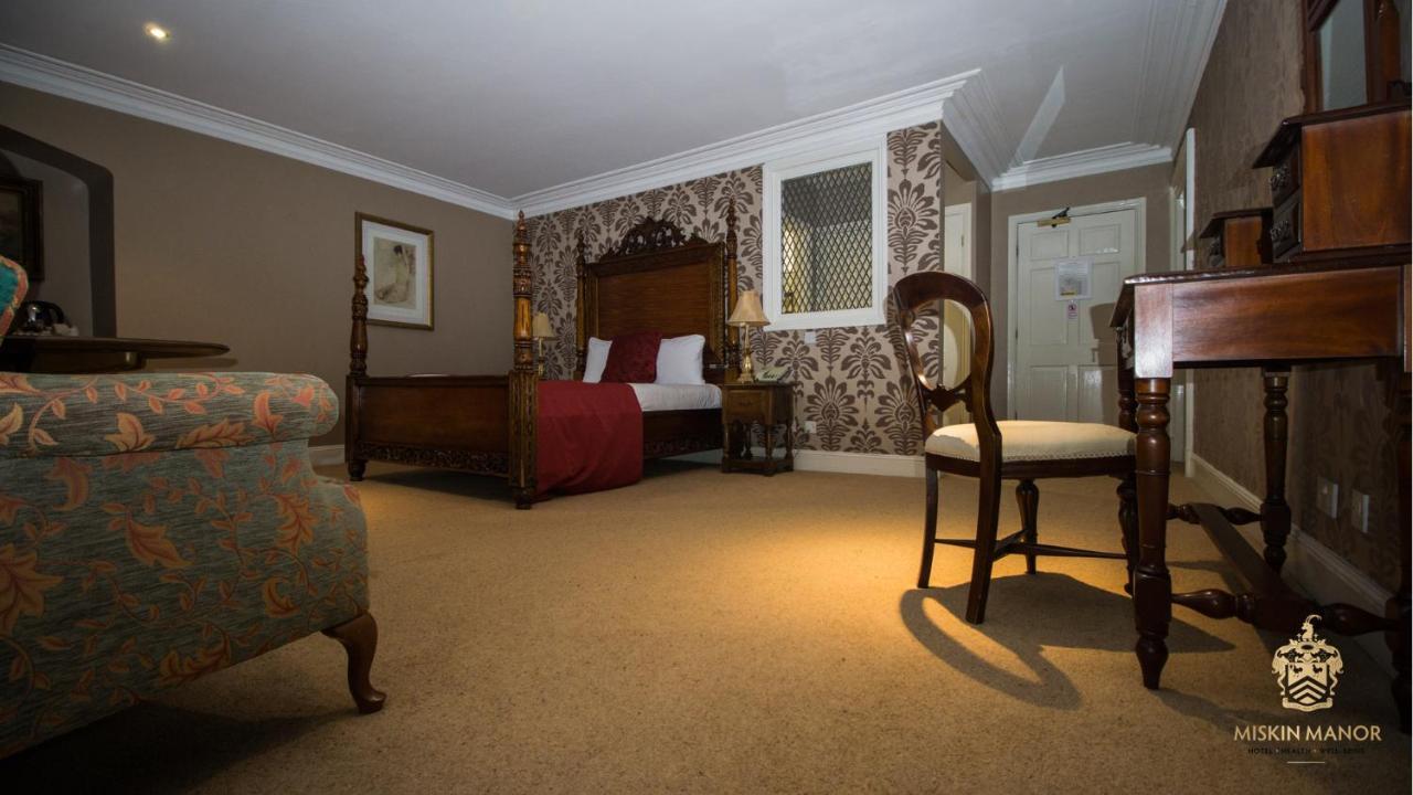 Miskin Manor Hotel Хензол Экстерьер фото