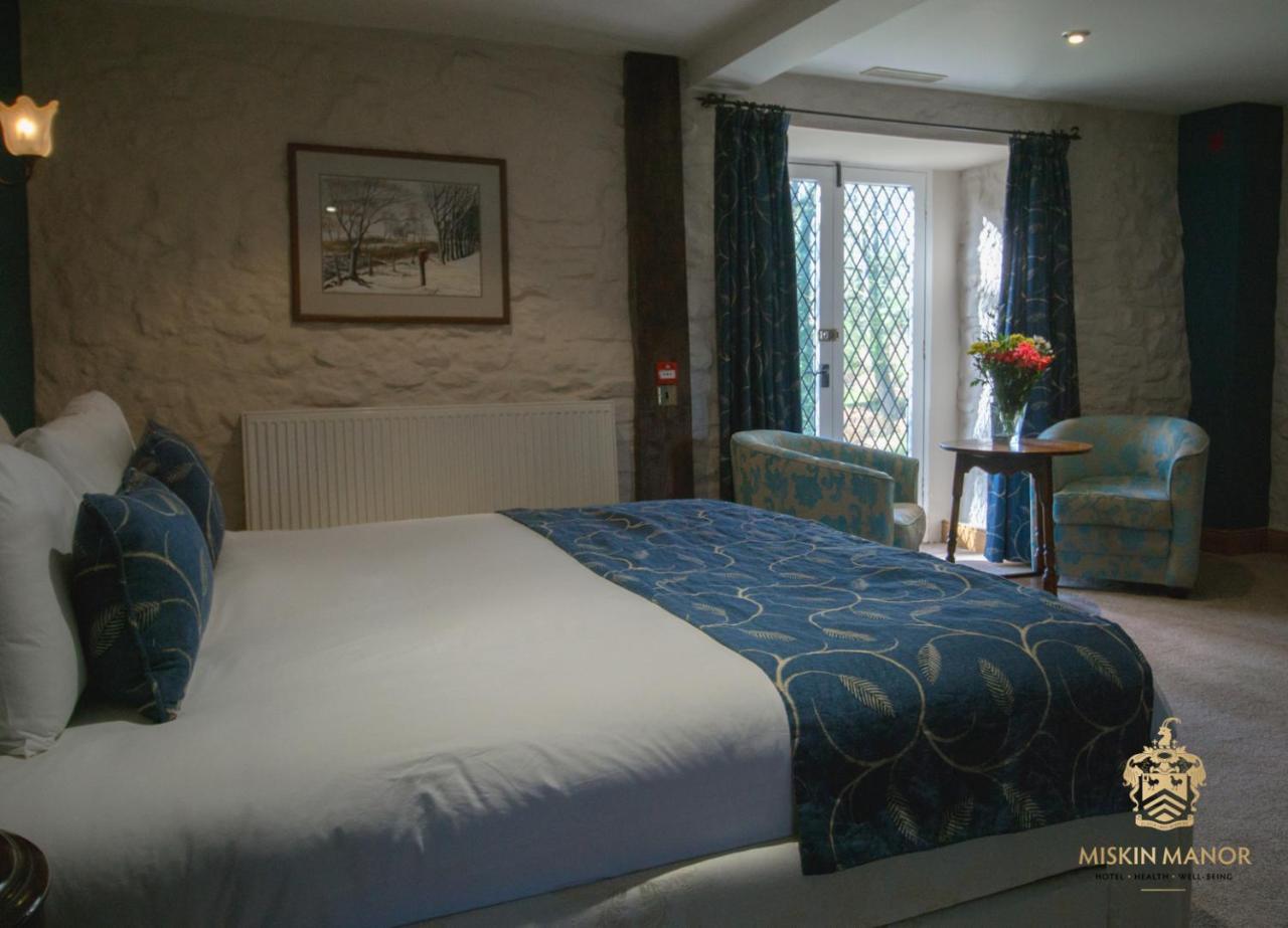 Miskin Manor Hotel Хензол Экстерьер фото
