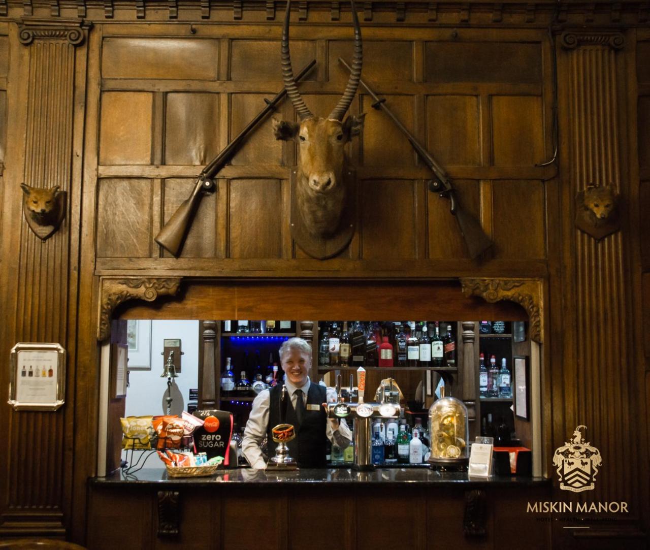 Miskin Manor Hotel Хензол Экстерьер фото