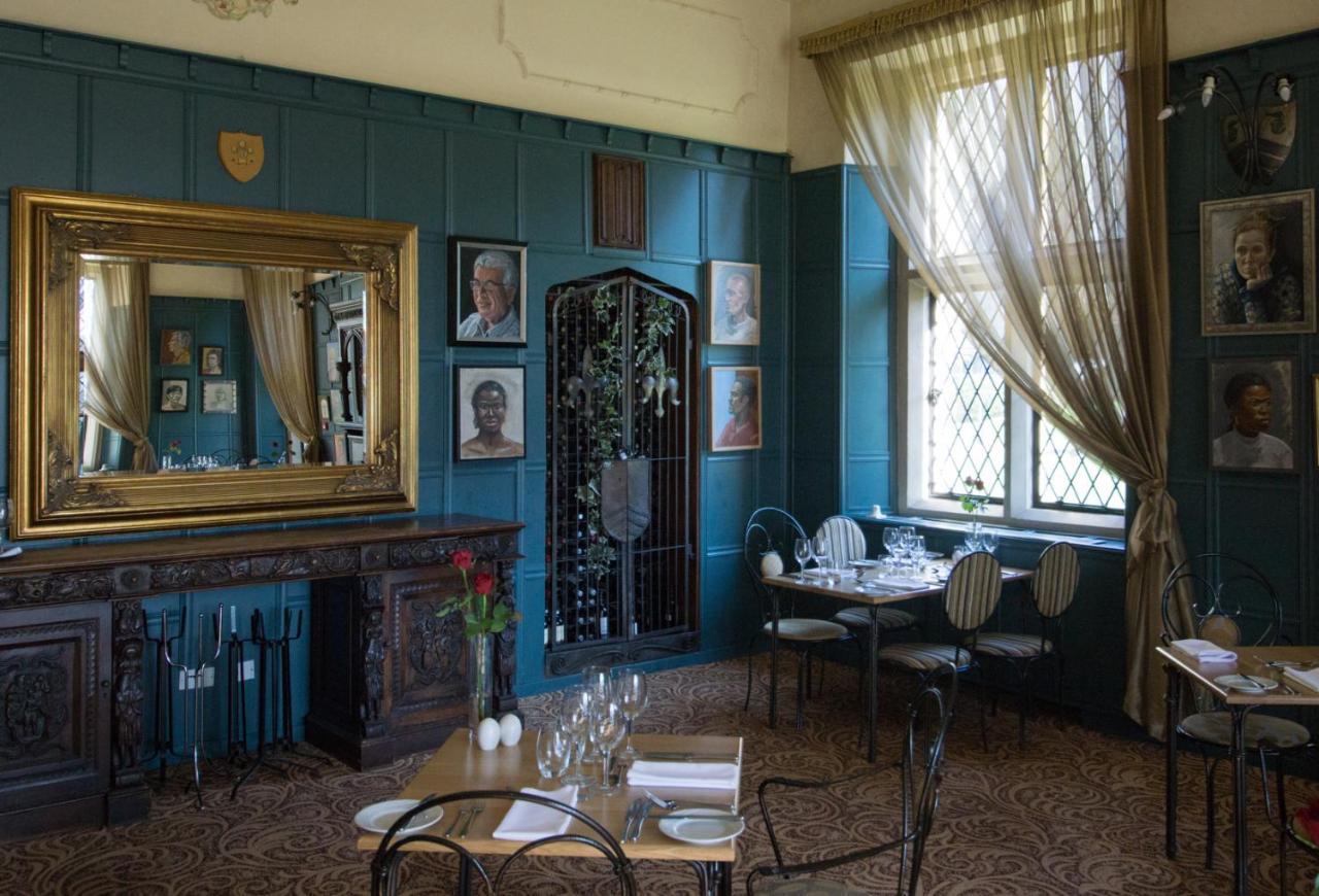 Miskin Manor Hotel Хензол Экстерьер фото