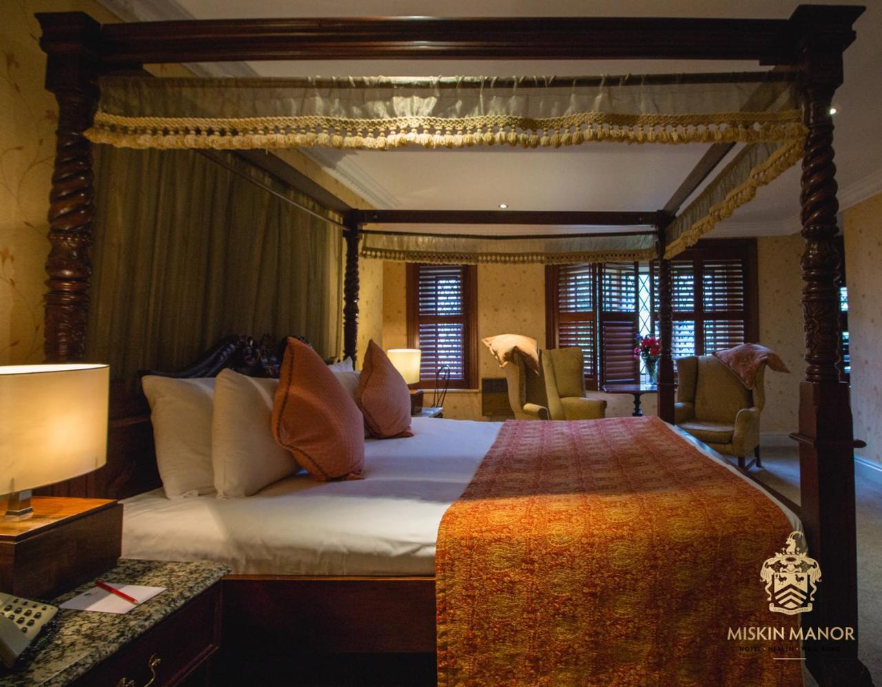 Miskin Manor Hotel Хензол Экстерьер фото